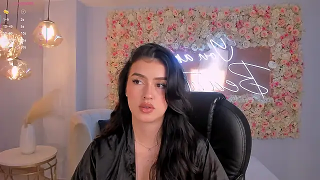 Snapshot of PaulinaSantos_ chatting on November 1, 2025, 8:11 pm PaulinaSantos online show from November 1, 2025, 8:11 pm