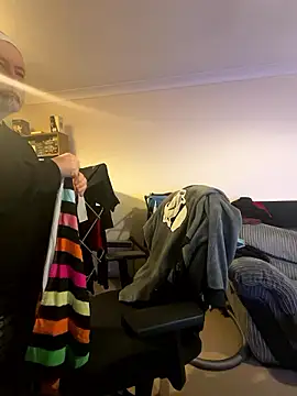 LondonTeffy online show from December 3, 2024, 10:29 pm