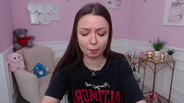 LucySkilar online show from January 18, 2026, 7:34 am