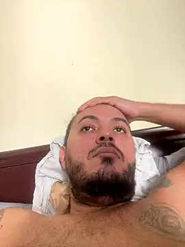 mfloressd14 online show from November 7, 2025, 4:18 pm