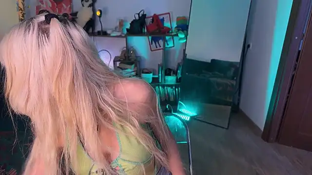 Snapshot of Eerectioneering chatting on October 4, 2025, 12:25 pm Eerectioneering online show from October 4, 2025, 12:25 pm