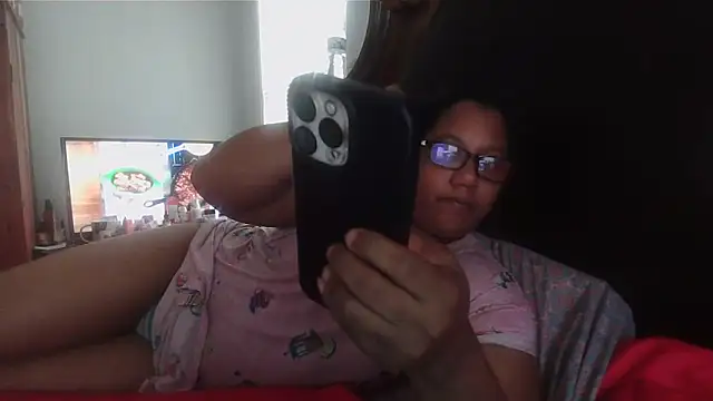 ebonyred online show from April 11, 2026, 1:04 pm