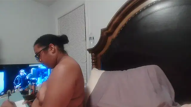 Snapshot of ebonyred chatting on August 4, 2026, 1:42 am ebonyred online show from August 4, 2026, 1:42 am