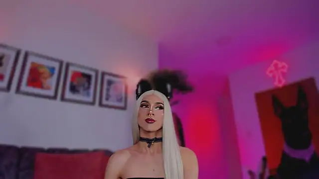 Taylor  foxxx online show from October 31, 2025, 5:30 am