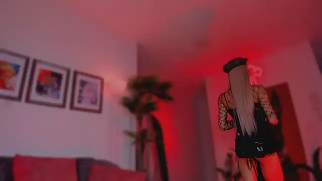 Taylor  foxxx online show from February 25, 2026, 5:28 am