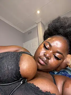 Honeycoco0211 online show from January 14, 2026, 12:16 am