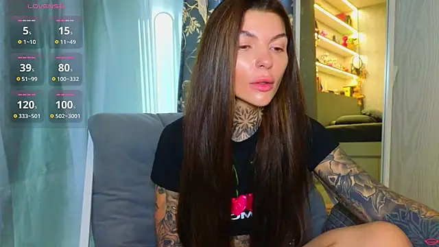 Snapshot of tattooedBabyy chatting on April 5, 2026, 9:17 am tattooedBabyy online show from April 5, 2026, 9:17 am