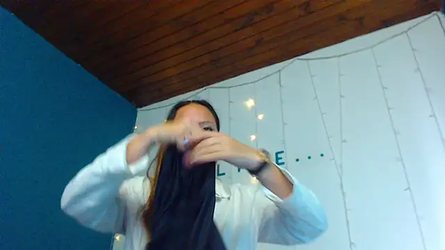 camila delarosa online show from December 27, 2024, 9:32 pm