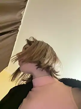 Crayzy Luv online show from February 4, 2025, 7:44 pm