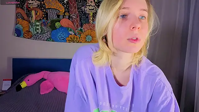 Crayzy Luv online show from March 22, 2026, 8:01 pm