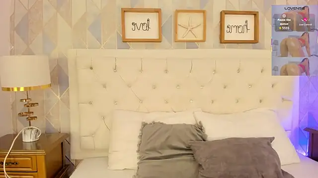 Valerith Vega  online show from December 18, 2025, 12:00 pm