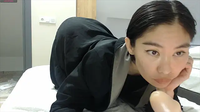 Kunimitsuu  online show from December 8, 2024, 8:15 pm