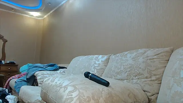 Snapshot of Kunimitsuu_ chatting on February 6, 2025, 8:13 pm Kunimitsuu online show from February 6, 2025, 8:13 pm