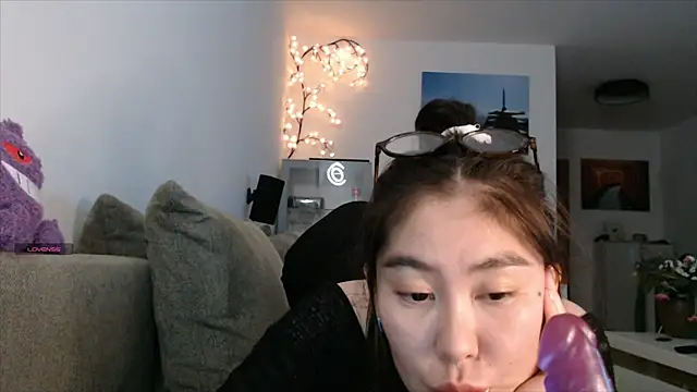 Kunimitsuu  online show from October 3, 2025, 11:02 pm