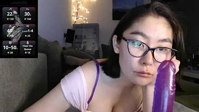 Kunimitsuu  online show from October 18, 2025, 10:54 pm