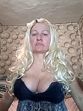 FameLara online show from April 9, 2026, 1:38 am