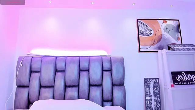 martina mancini online show from October 17, 2025, 12:52 pm