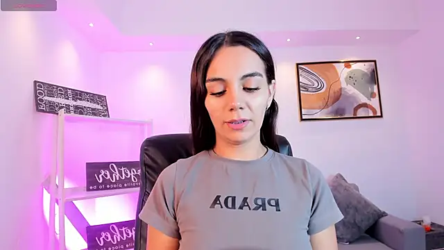 martina mancini online show from April 15, 2026, 2:24 pm