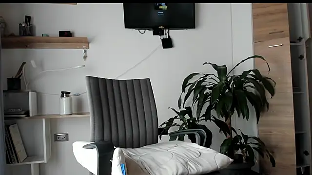 Snapshot of manucute_23_ chatting on May 6, 2026, 7:30 pm manucute 23 online show from May 6, 2026, 7:30 pm