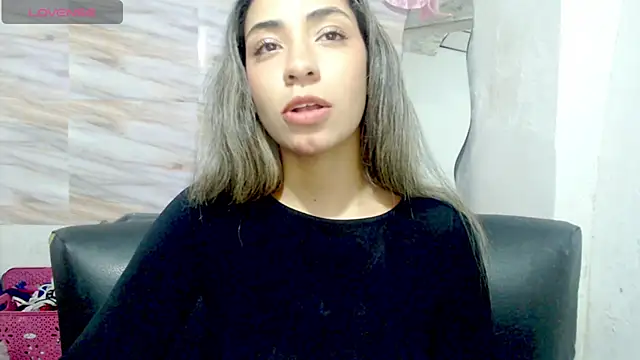 Snapshot of mariana_190 chatting on December 19, 2024, 11:25 pm mariana 190 online show from December 19, 2024, 11:25 pm