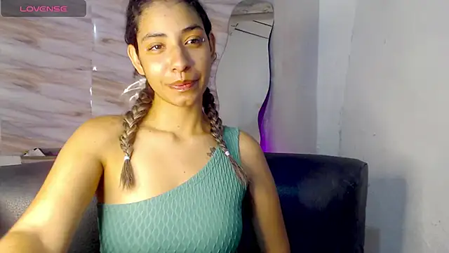 Snapshot of mariana_190 chatting on March 2, 2025, 8:40 pm mariana 190 online show from March 2, 2025, 8:40 pm