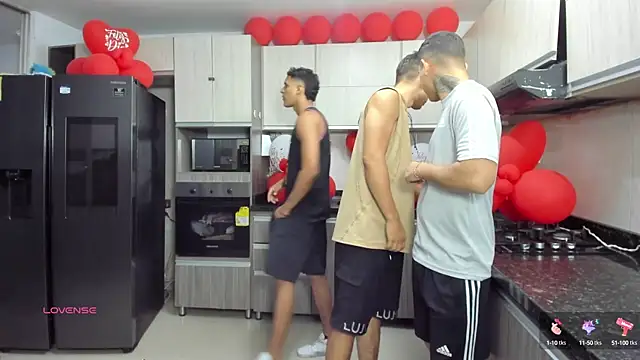 Snapshot of badguyss_bisex chatting on September 21, 2025, 11:23 am badguyss bisex online show from September 21, 2025, 11:23 am