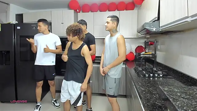 Snapshot of badguyss_bisex chatting on September 23, 2025, 11:24 am badguyss bisex online show from September 23, 2025, 11:24 am