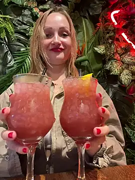 Snapshot of LadyTatiana_Madam chatting on December 29, 2024, 3:35 pm LadyTatiana Madam online show from December 29, 2024, 3:35 pm