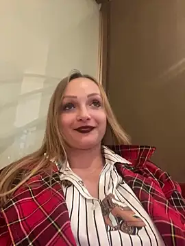 Snapshot of LadyTatiana_Madam chatting on September 27, 2025, 4:45 pm LadyTatiana Madam online show from September 27, 2025, 4:45 pm