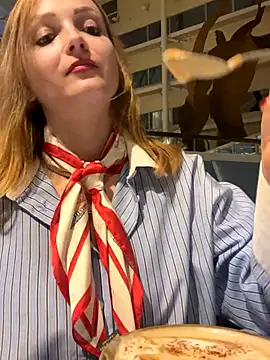 Snapshot of LadyTatiana_Madam chatting on November 14, 2025, 4:28 pm LadyTatiana Madam online show from November 14, 2025, 4:28 pm