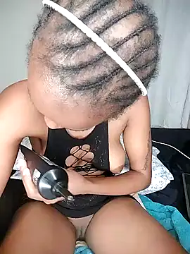 Snapshot of Bella_kiki chatting on December 28, 2024, 1:39 am Bella kiki online show from December 28, 2024, 1:39 am