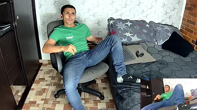 Snapshot of Marck_Muscle chatting on December 9, 2024, 3:07 am Marck Muscle online show from December 9, 2024, 3:07 am