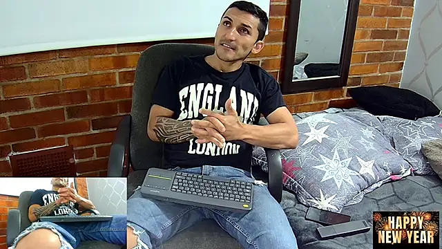 Snapshot of Marck_Muscle chatting on December 31, 2024, 4:27 am Marck Muscle online show from December 31, 2024, 4:27 am