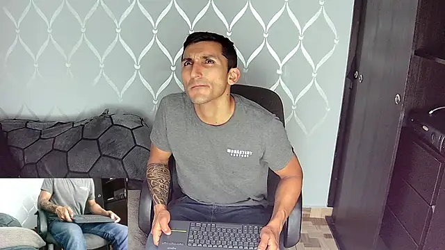 Snapshot of Marck_Muscle chatting on January 13, 2025, 5:23 am Marck Muscle online show from January 13, 2025, 5:23 am