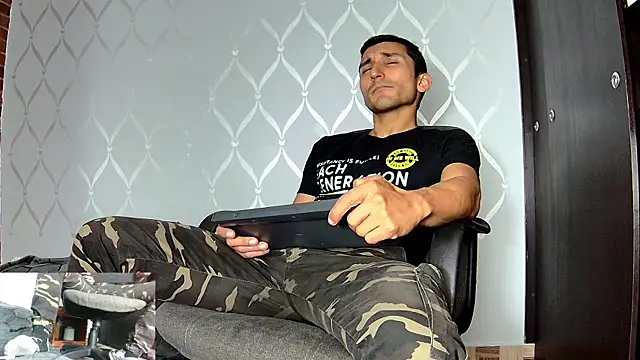 Snapshot of Marck_Muscle chatting on January 27, 2025, 1:16 am Marck Muscle online show from January 27, 2025, 1:16 am