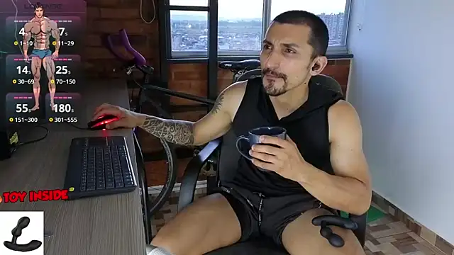 Snapshot of Marck_Muscle chatting on September 24, 2025, 10:57 pm Marck Muscle online show from September 24, 2025, 10:57 pm