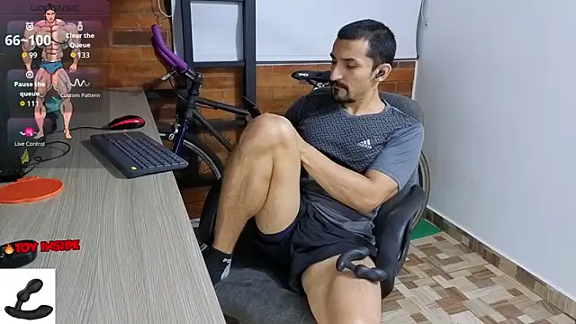 Snapshot of Marck_Muscle chatting on October 10, 2025, 1:59 am Marck Muscle online show from October 10, 2025, 1:59 am