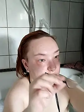 Isabella Geney online show from April 20, 2026, 1:14 pm