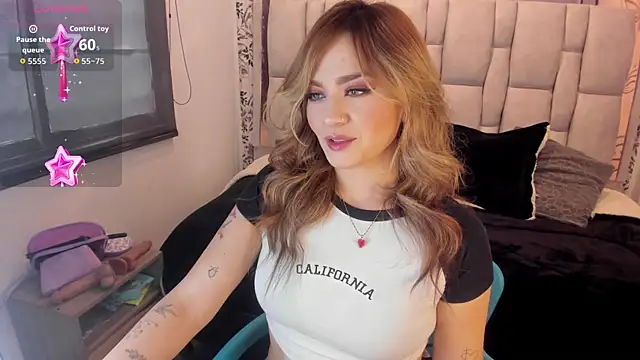 Snapshot of KataHot_ chatting on October 17, 2025, 8:22 pm KataHot  online show from October 17, 2025, 8:22 pm