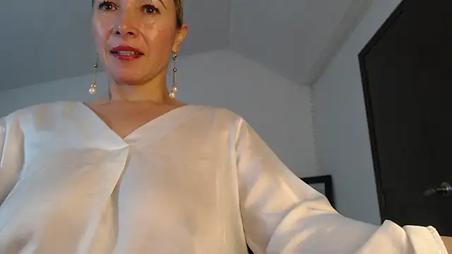 Ingridbergman online show from February 13, 2025, 2:52 pm