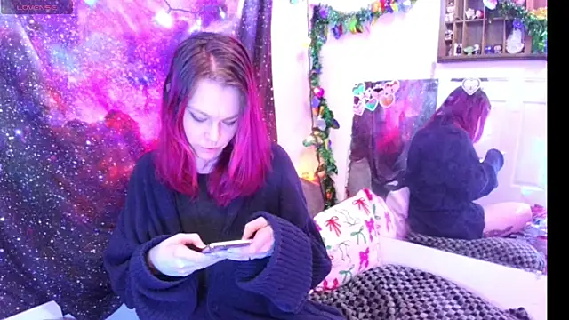 EverlyEster online show from December 9, 2024, 6:01 am