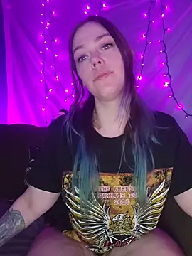 EverlyEster online show from March 22, 2026, 10:13 pm