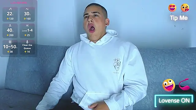 Latino Junge online show from January 7, 2025, 11:48 am