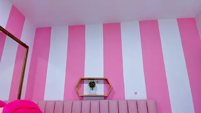 ISABELLA 020 online show from September 15, 2025, 12:38 pm