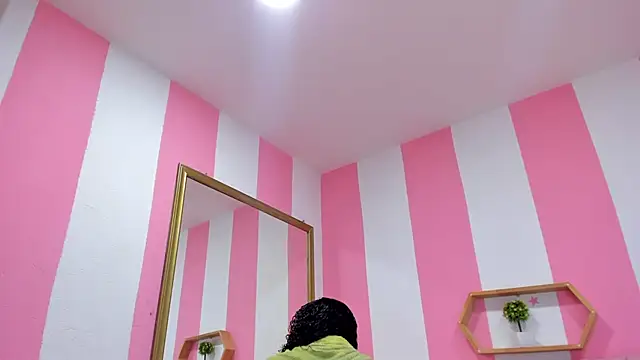 ISABELLA 020 online show from September 24, 2025, 2:20 pm