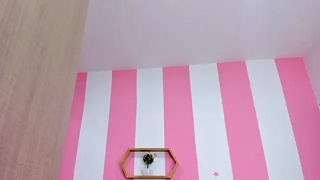 ISABELLA 020 online show from November 7, 2025, 1:55 pm