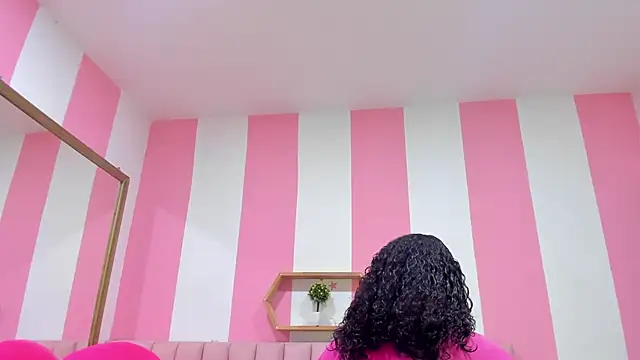 ISABELLA 020 online show from November 10, 2025, 1:21 pm