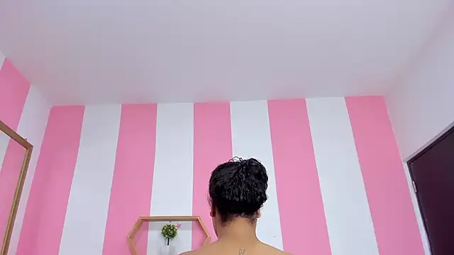 ISABELLA 020 online show from December 4, 2025, 1:09 pm