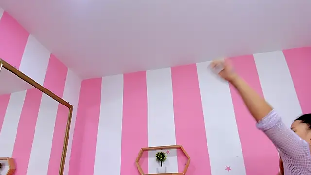 ISABELLA 020 online show from April 1, 2026, 1:12 pm