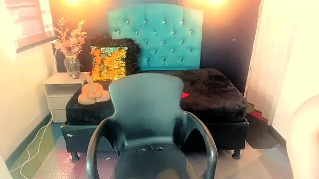 EmmaaEvans  online show from December 5, 2024, 3:06 pm